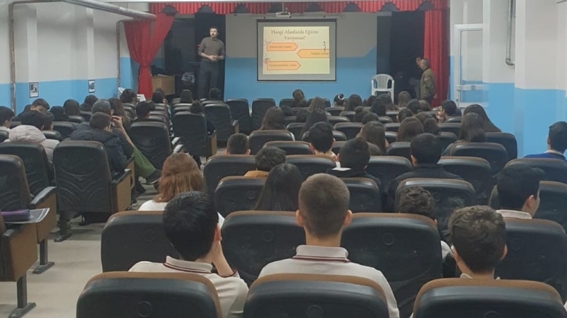Okulumuz 8. Sınıf Öğrencilerine Lise Tanıtımı